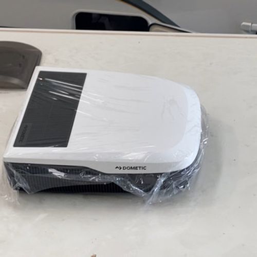Instalació aire a condicionada Dometic.jpg