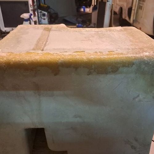 Reparación depósito de fibra de vidrio a medida.jpeg